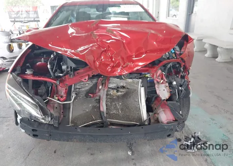 2018 Toyota Corolla Le z USA, uszkodzony, nr VIN 5YFBURHE4JP832983